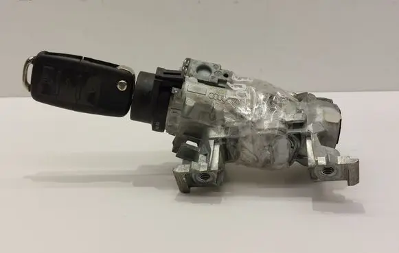 Volkswagen Tiguan Ignition lock 1K0905851B 5N0837167