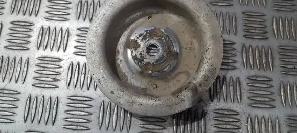 BMW 5 E39 Coil spring mount 