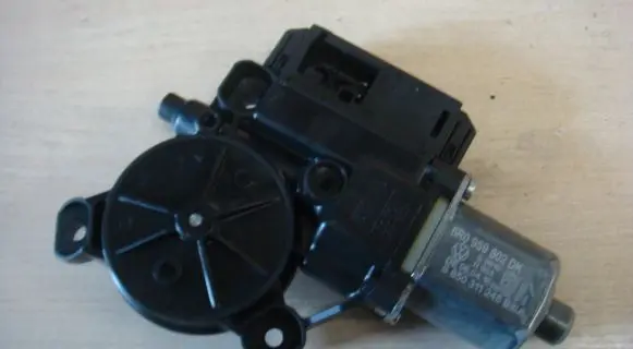 Volkswagen Polo V 6R Front door window regulator motor 6R0959802DK