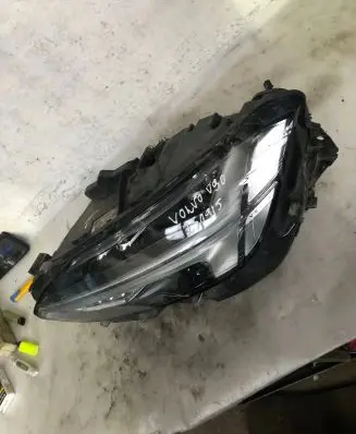 Volvo S90, V90 Headlight/headlamp 32228310