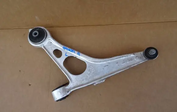 Nissan Qashqai J12 Front lower control arm/wishbone