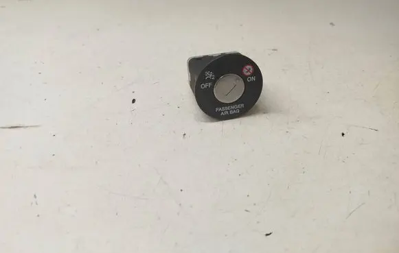 KIA Carens III Passenger airbag on/off switch 