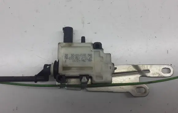 Fuel tank cap lock motor