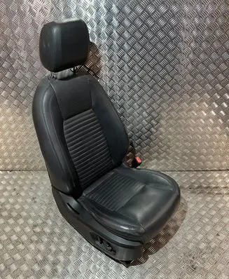 Land Rover Discovery Sport Front passenger seat TM27512