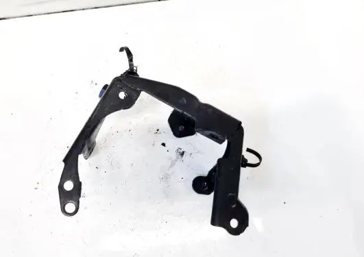 Engine mounting bracket