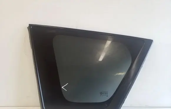 Mitsubishi Outlander Rear side window