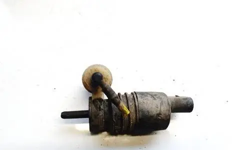 Volkswagen PASSAT B5 Windscreen/windshield washer pump 1j0973722