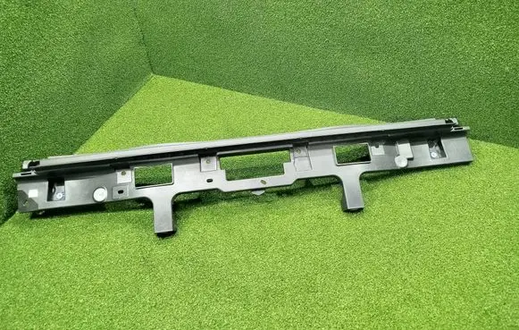 Rear bumper mounting bracket
