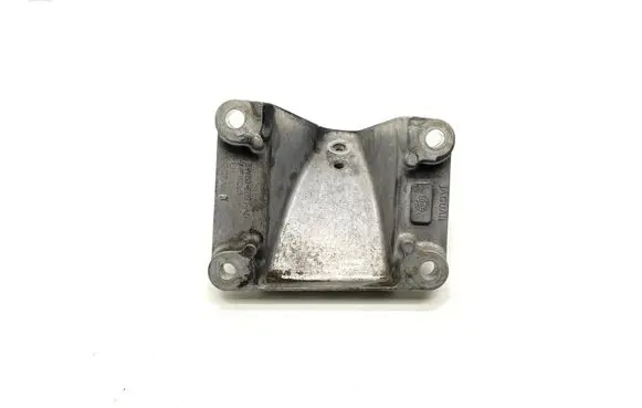 Engine mounting bracket