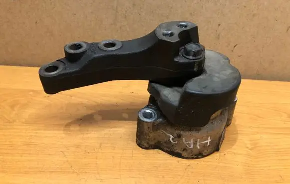 Honda Accord Engine mount bracket