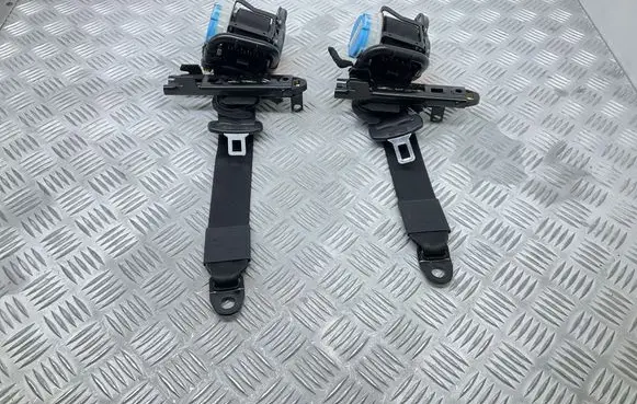 Audi Q3 8U Front seatbelt 8U0857706A 8U0857705A