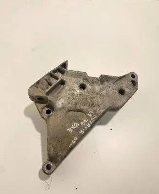 Skoda Octavia Mk2 (1Z) Engine mounting bracket 03G199207F