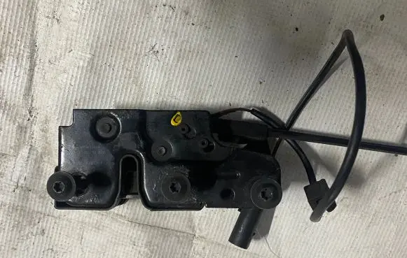 Audi A5 8T 8F Engine bonnet/hood lock/catch 8T0823509 121107