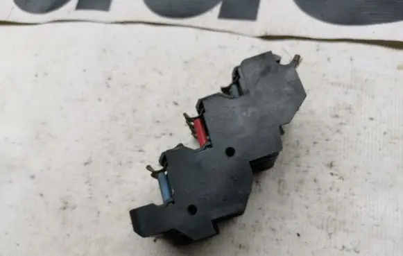 Mercedes-Benz S W126 Fuse module A1265409205 1265409205