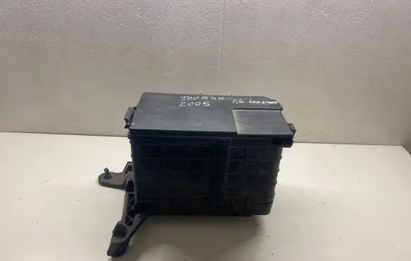 Volkswagen Touran I Battery box tray 1K0915333B