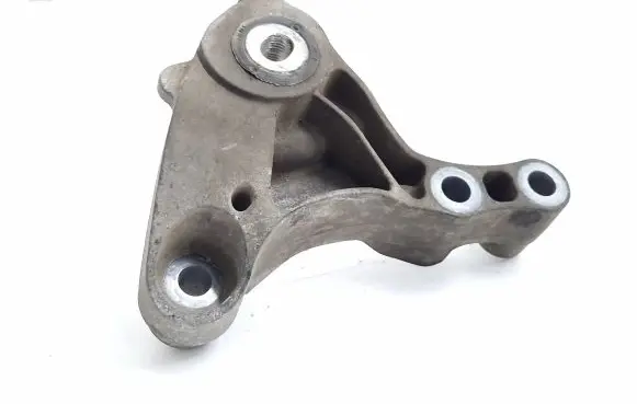 Gearbox mounting bracket