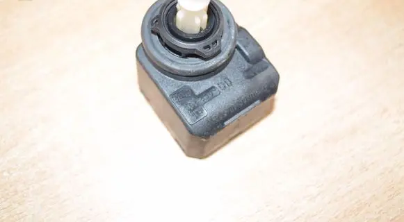 Audi A6 S6 C6 4F Headlight level adjustment motor 00883000