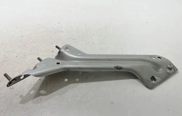 Audi Q5 SQ5 Fender mounting bracket 8R0821135