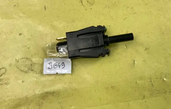 Mercedes-Benz B W245 Brake pedal sensor switch A0015458714