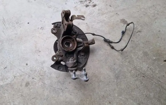 Citroen C4 II Picasso Front wheel hub