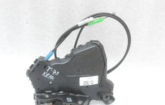 Toyota Avensis T250 Front door lock 6904002152