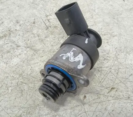 Audi A4 S4 B8 8K Fuel pressure regulator 0928400768
