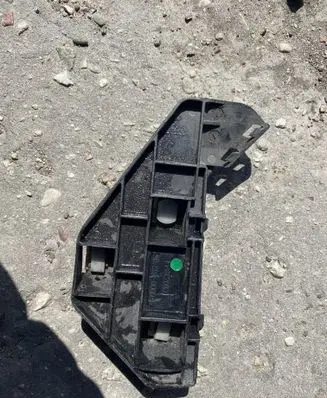 Honda CR-V Bumper support mounting bracket corner 