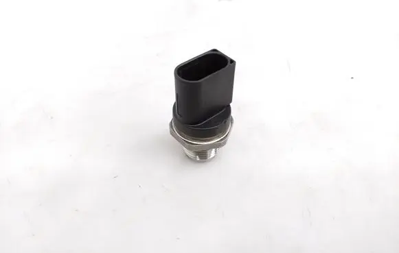 BMW 7 G11 G12 Fuel pressure sensor 0281006453