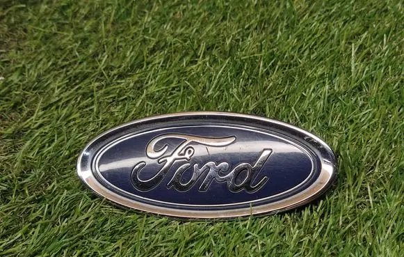 Ford Focus Manufacturer badge logo/emblem C1BB8B262AA