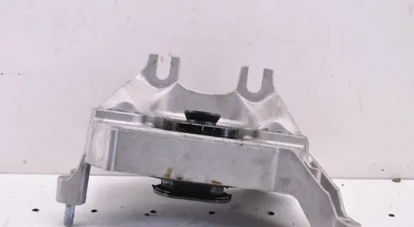 Dacia Sandero III Gearbox mounting bracket 112535643R