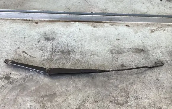 Volvo XC90 Front wiper blade arm 8693600