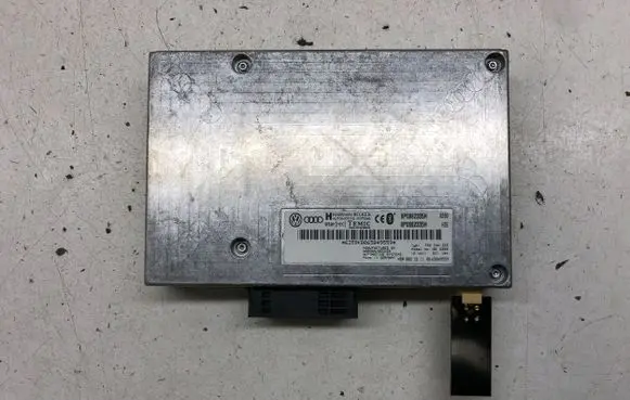 Audi A4 S4 B7 8E 8H Bluetooth control unit module 8P0862335H