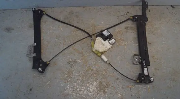 Volvo C70 Front door window regulator motor 30773298AA 30633660