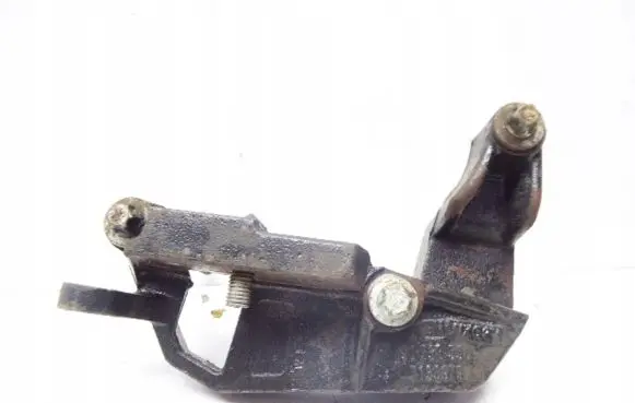 Opel Zafira A Engine mounting bracket 90538558