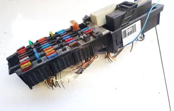 Mercedes-Benz C W202 Fuse box set 2025420232 2025455240