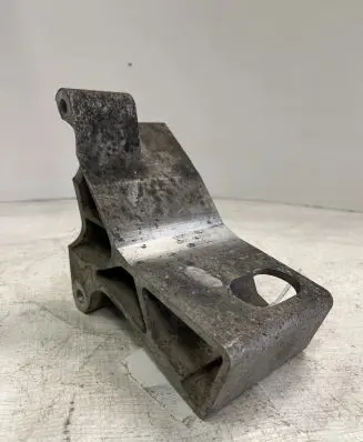 Volvo S60 Engine mounting bracket 8684381