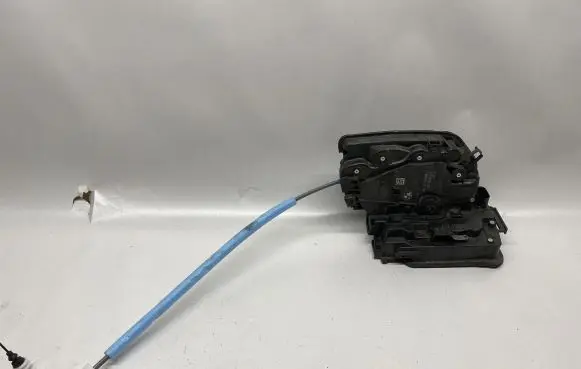 BMW X3 G01 Coupe door lock (next to the handle) 2711539