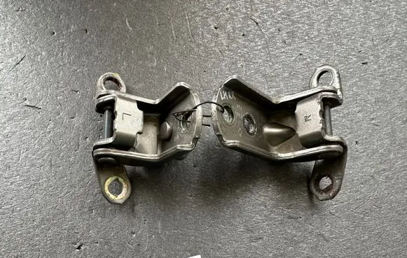 Rear door hinge set