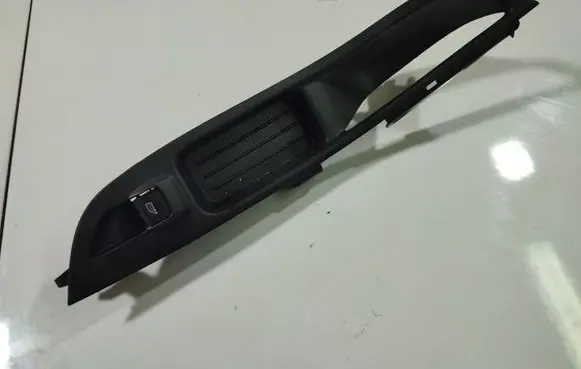 Ford Focus Front door window switch trim BM51A240A40ADW
