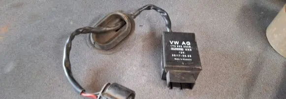 Volkswagen Touran I Fuel pump relay 1T0906093E 06170605