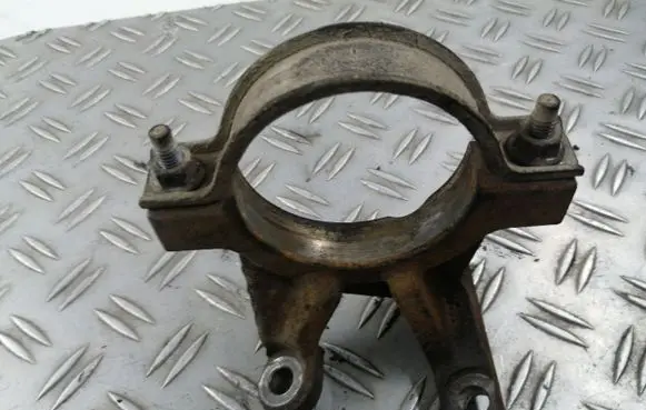 Ford Focus Driveshaft support bearing bracket 4M513K305EA