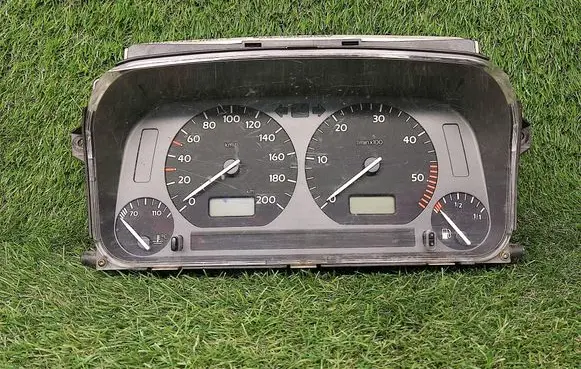 Speedometer (instrument cluster)