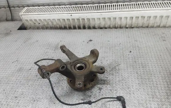 Front wheel hub spindle knuckle