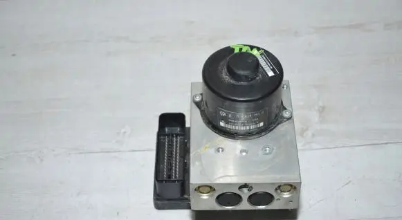 Volkswagen Touareg I ABS Pump 7L0614111D