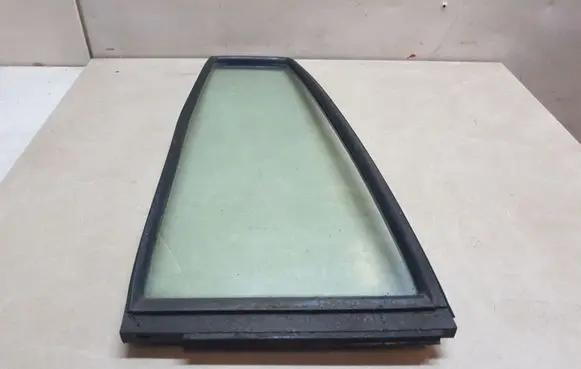 Mitsubishi Pajero Sport I Rear vent window glass 43R00034