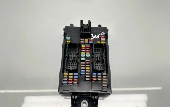 Volvo XC60 Fuse module 31682732 K067R