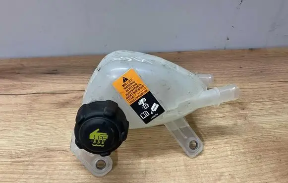 Renault Austral Coolant expansion tank/reservoir 