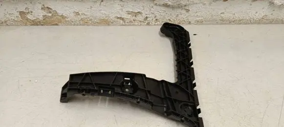 Rear bumper mounting bracket
