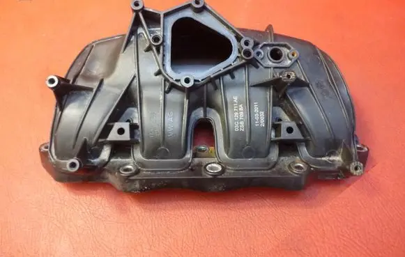 Volkswagen Golf VI Intake manifold 03C129711AE