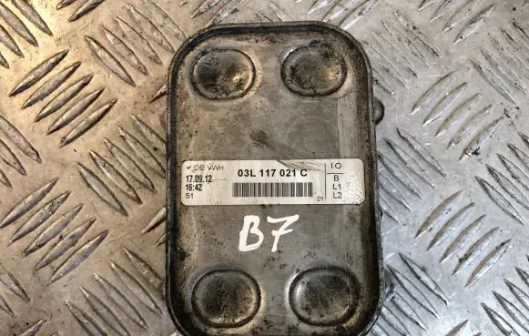 Volkswagen PASSAT B7 Engine oil radiator 03L117021C